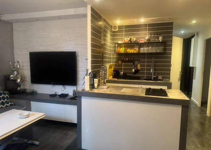 Sevigne 6p 2ch G Terrace Pool Tennis Διαμέρισμα *